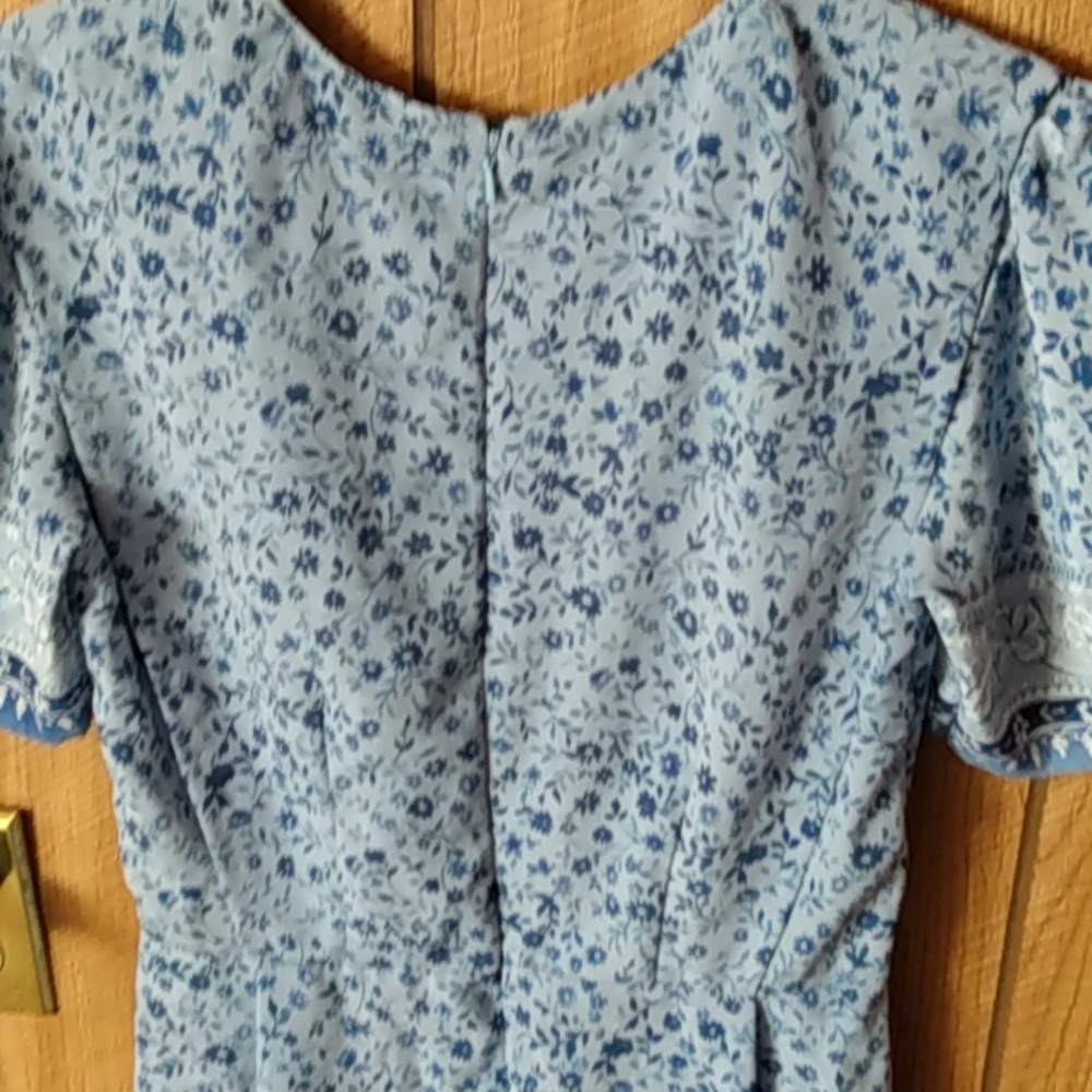 Dress - Picture 4 of 4